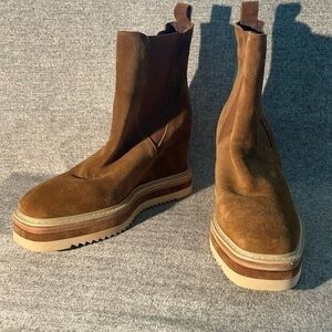 Vince Camuto Alma En Peña. NWT